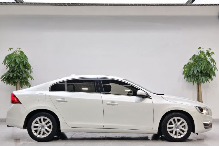 沃尔沃S60 2018款 S60L T3 智进版车身外观6003