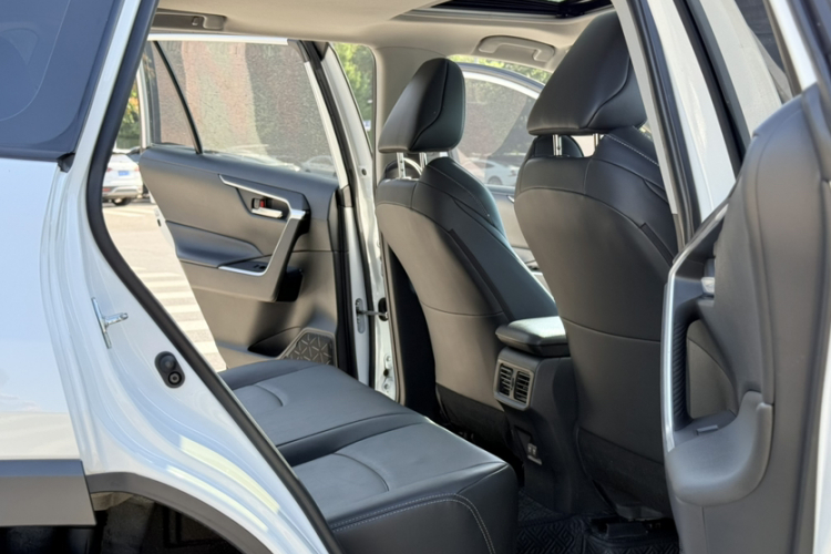 丰田 威兰达 2020款 2.0L CVT两驱豪华版中控内饰7012