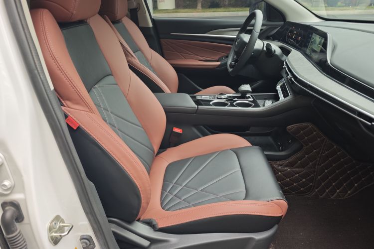 长安 逸动 2023款 畅享版 PLUS 蓝鲸NE 1.4T GDI DCT尊贵版局部细节41