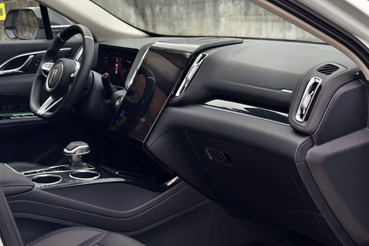 红旗HS3 PHEV 2024款 PHEV 115km 劲为版中控内饰7003