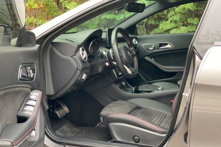 奔驰CLA 2017款 改款 CLA 220 4MATIC中控内饰7004