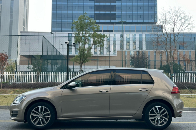 大众 高尔夫 2016款 230TSI 自动豪华型车身外观6001