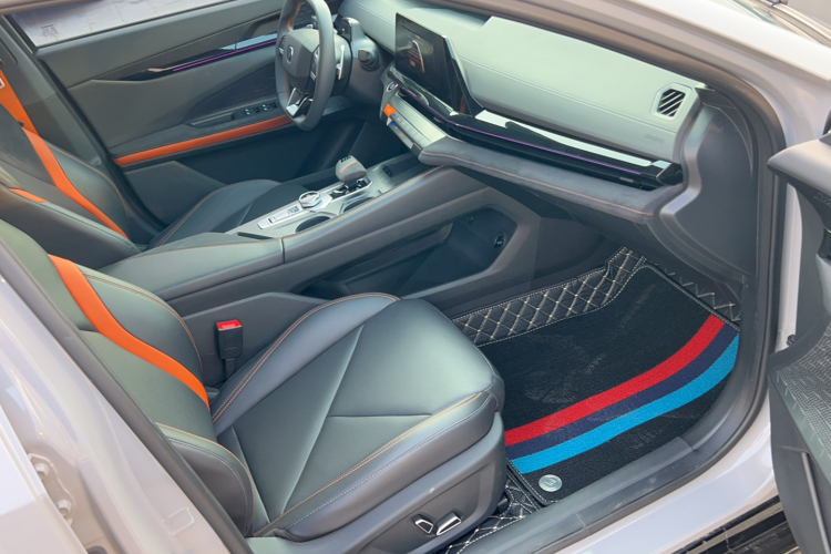 长安UNI-V 2022款 1.5T 运动版局部细节41