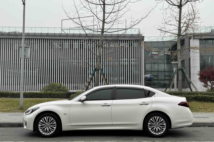 英菲尼迪Q70 2019款 Q70L 2.0T 精英版 PLUS车身外观6002