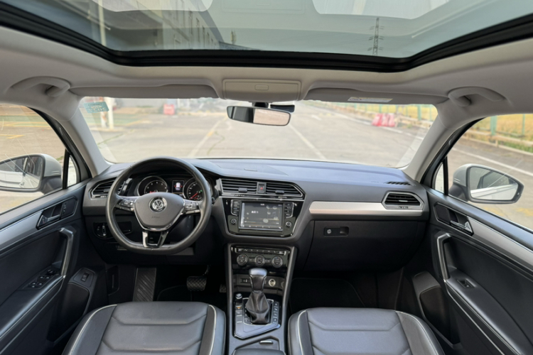 大众 途观L 2017款 330TSI 自动两驱旗舰版中控内饰7004