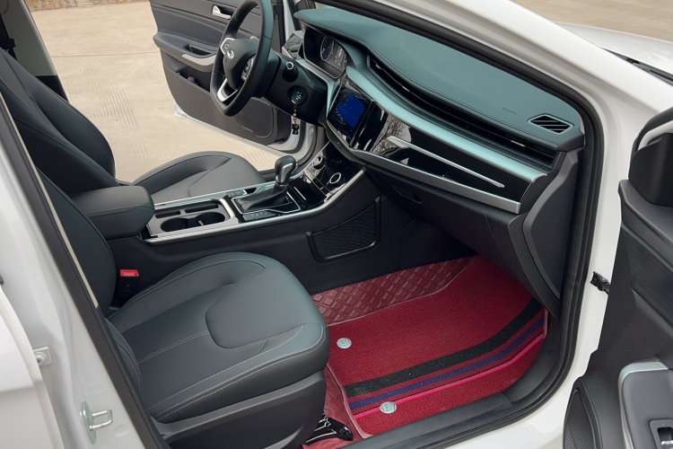 奇瑞 艾瑞泽5 2021款 PRO 1.5L CVT青春版中控内饰7001