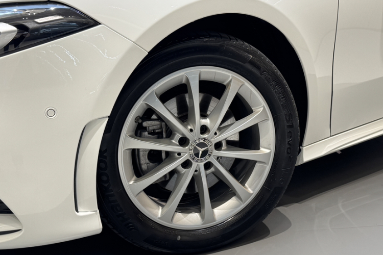 奔驰A级 2022款 A 200 L 运动轿车动感型车身外观6006