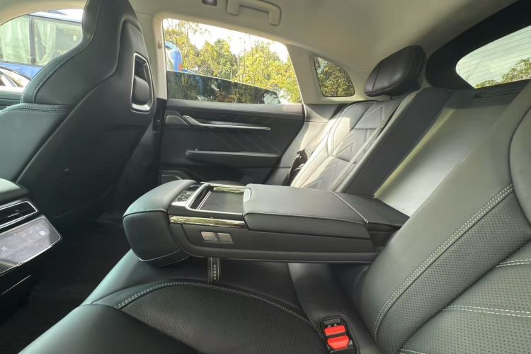 极氪001 2023款 WE版 100kWh中控内饰7012