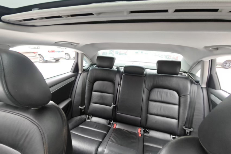 奥迪A4L 2013款 35 TFSI 自动标准型中控内饰7003