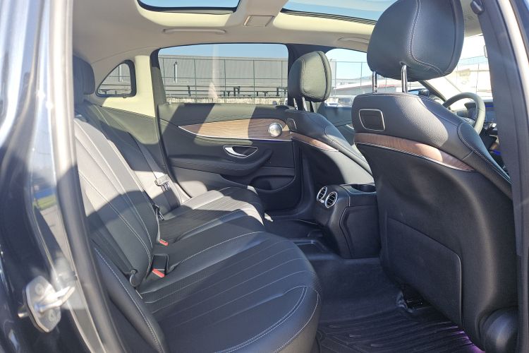 奔驰E级 2017款 E 300 L 豪华型中控内饰7004