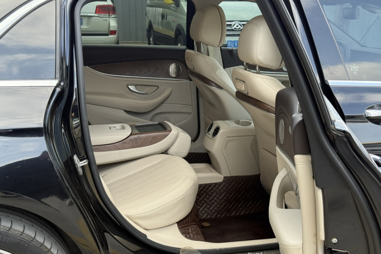 奔驰E级 2018款 改款 E 300 L 时尚型中控内饰7007