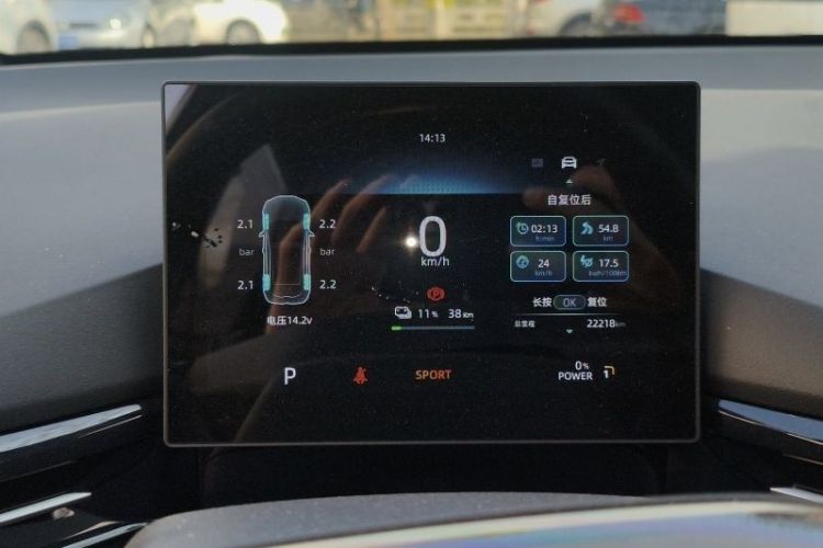 名爵 MG4 EV 2022款 425km 豪华版中控内饰15