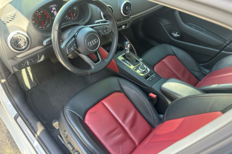 奥迪A3 2018款 30周年年型 Sportback 35 TFSI 风尚型中控内饰7009