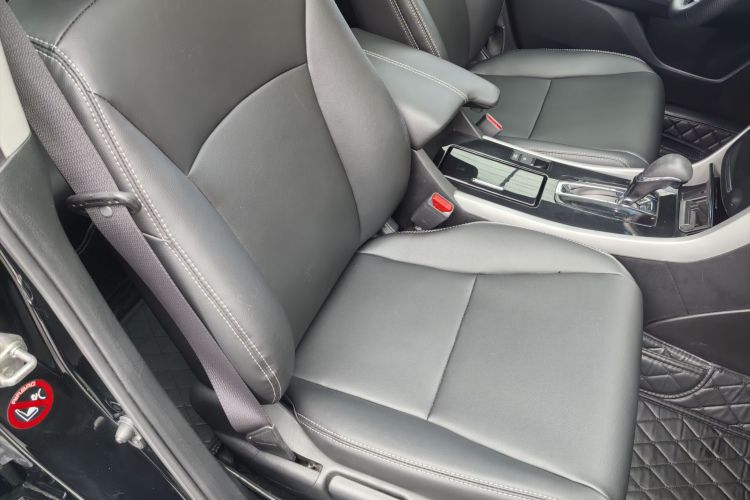 本田 雅阁 2016款 2.0L 舒适版车身外观6005