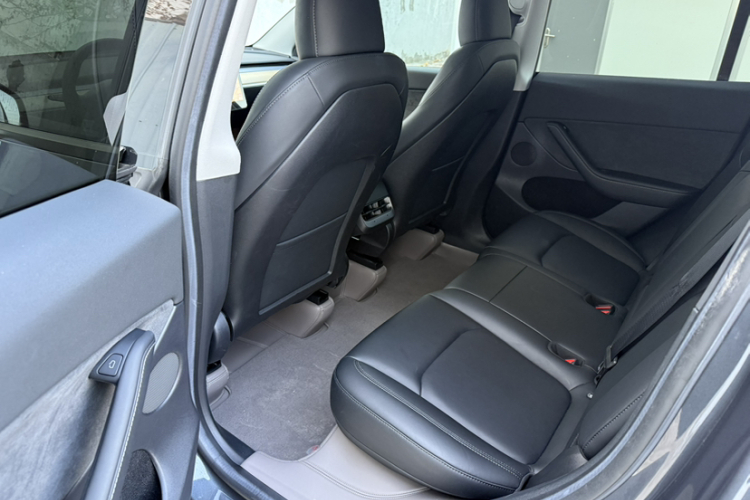 特斯拉 Model Y 2022款 改款 后轮驱动版中控内饰7004