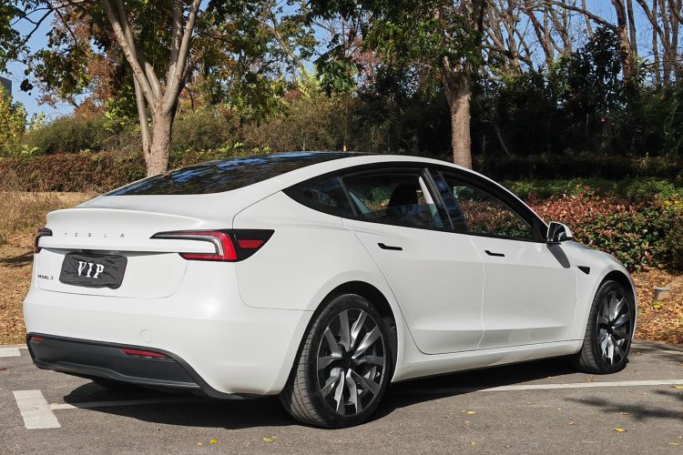 特斯拉 Model 3 2023款 后轮驱动版车身外观6004