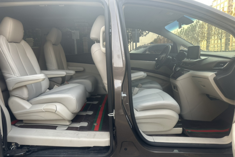 别克GL8 2023款 陆上公务舱 舒适型中控内饰7005