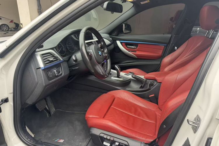 宝马3系 2019款 320i M运动套装中控内饰7001