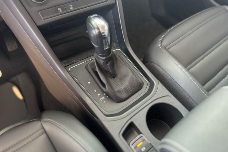 大众 2021款 途安L 280TSI DSG风尚版 7座中控内饰7012