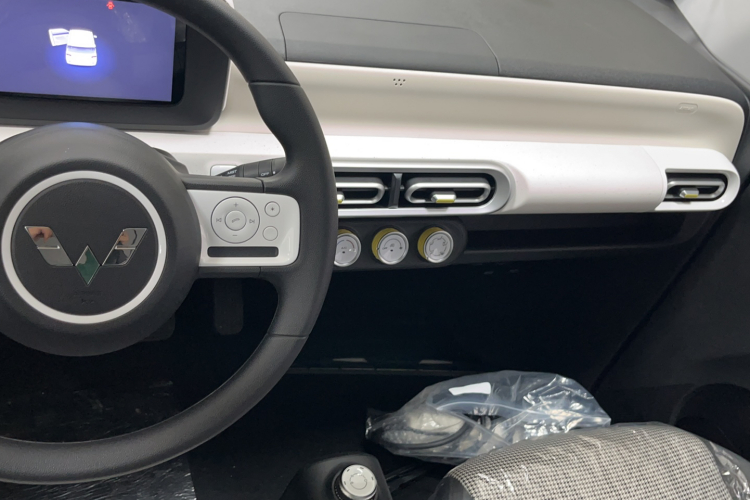 五菱汽车 宏光MINIEV 2024款 第三代 215km 青春版中控内饰7003