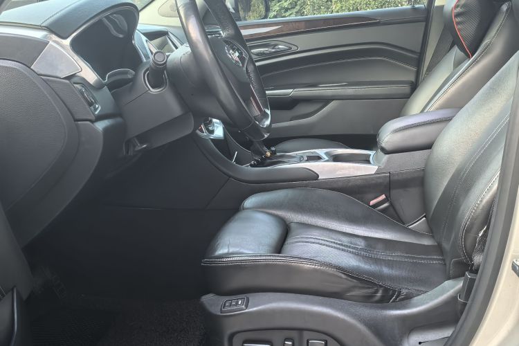 凯迪拉克SRX 2013款 3.6L 旗舰型中控内饰7001