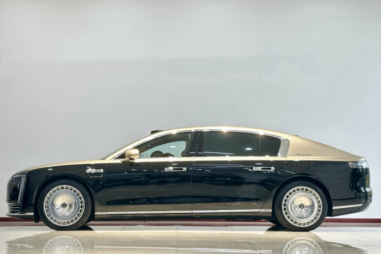 鸿蒙智行 尊界S800 2025款 增程 星辉行政版 4座车身外观6005