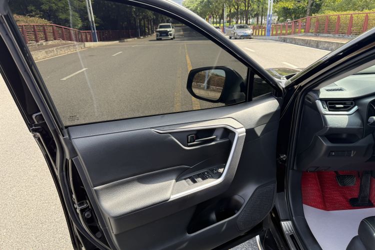 丰田 威兰达 2022款 2.0L CVT两驱领先版中控内饰7006