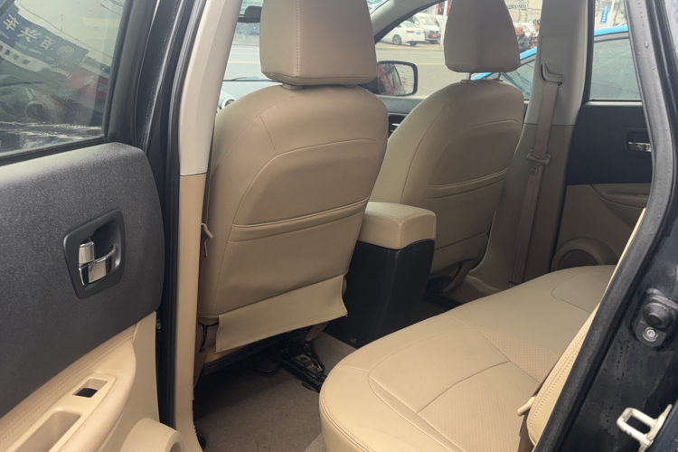 日产 逍客 2012款 1.6XE 风 5MT 2WD中控内饰7006