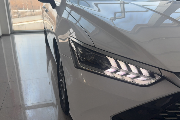 比亚迪 秦PLUS 2024款 荣耀版 DM-i 55KM领先型局部细节9011