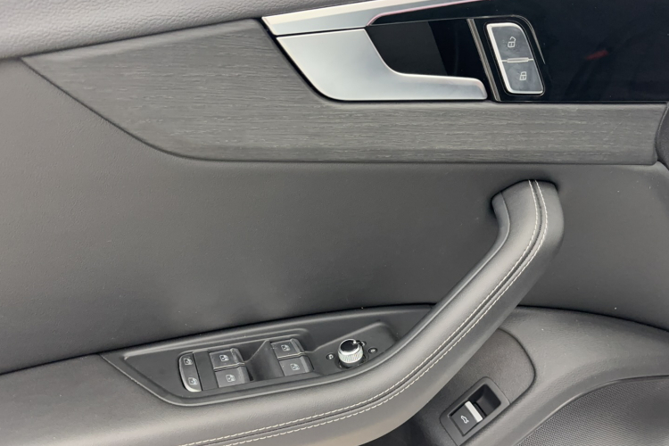 奥迪A4L 2024款 40 TFSI 豪华动感型中控内饰7002