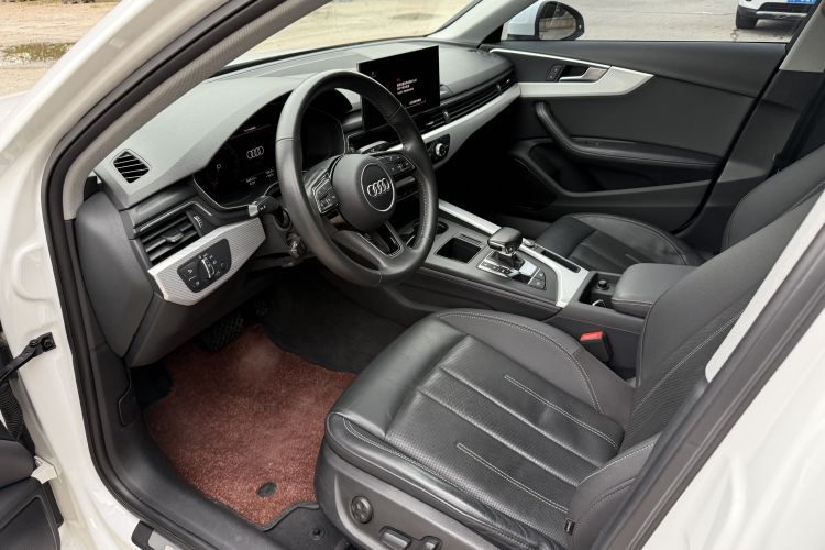 奥迪A4L 2020款 40 TFSI 时尚致雅型中控内饰7001