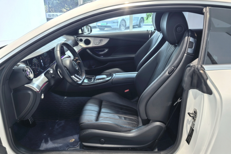 奔驰E级(进口) 2023款 E 260 轿跑车中控内饰7008