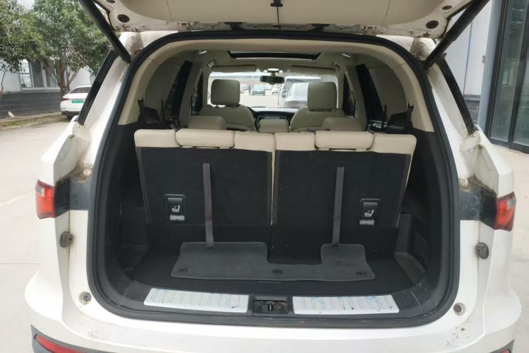 众泰T800 2018款 2.0T 自动尊贵智联型 7座中控内饰7004