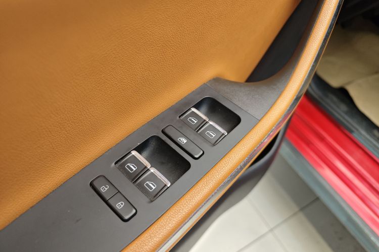 奇瑞 瑞虎3X 2017款 1.5L 手动时尚版中控内饰7004