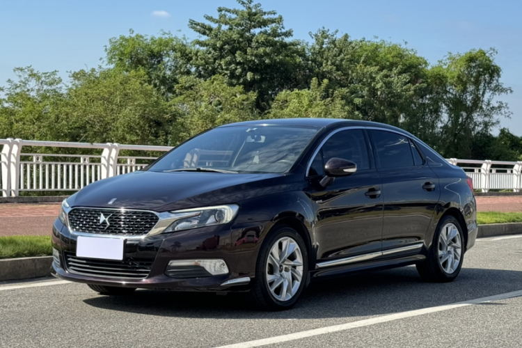 DS 5LS 2015款 1.6T 舒适版THP160车身外观1