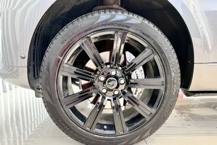 路虎 揽胜运动版 2021款 3.0 L6 耀黑版车身外观6005