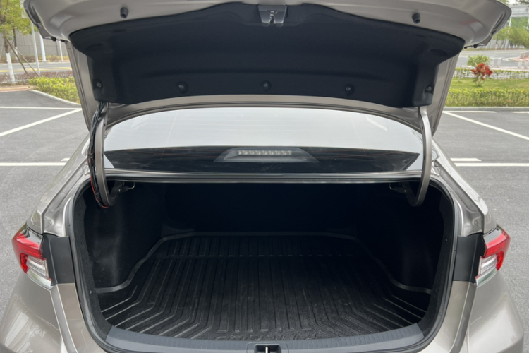 丰田 卡罗拉 2023款 1.8L 智能电混双擎 精英版局部细节23