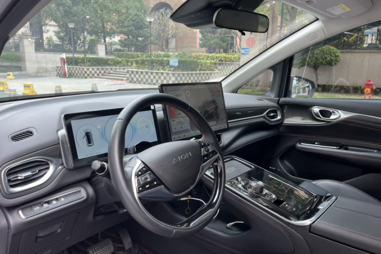 埃安 AION V 2022款 Plus 80 领袖版 三元锂局部细节13