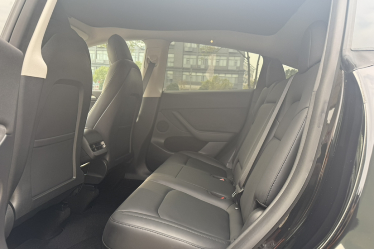 特斯拉 Model Y 2021款 标准续航后驱版中控内饰7005