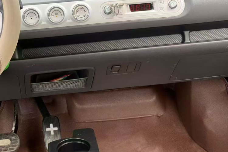 五菱汽车 宏光MINIEV 2022款 GAMEBOY 200km 玩乐款 磷酸铁锂中控内饰7002