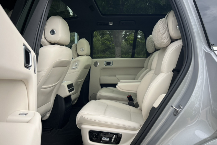 理想汽车 理想L8 2023款 Pro中控内饰7004