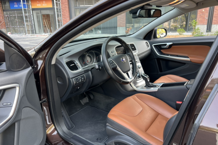 沃尔沃S60 2018款 S60L T3 智进版中控内饰7003