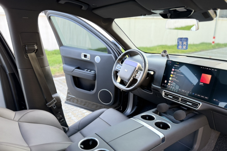 理想汽车 理想L8 2023款 Pro中控内饰7008