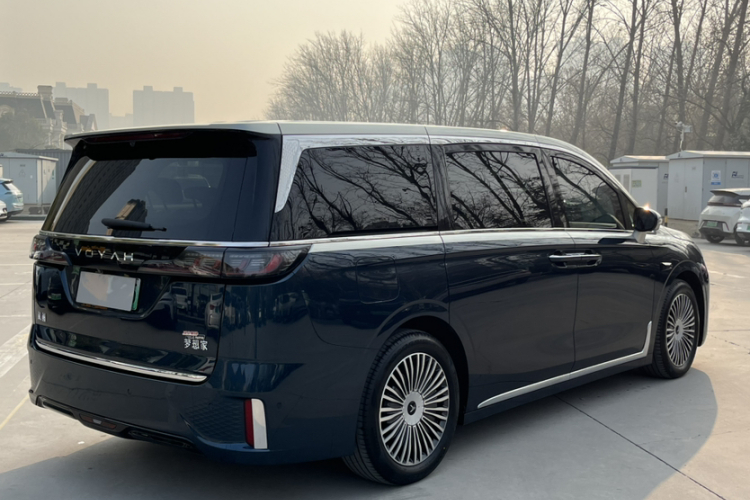 岚图汽车 岚图梦想家 2025款 PHEV 四驱旗舰乾崑版车身外观6010