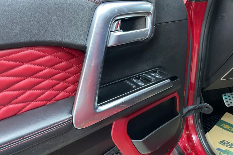 北京BJ40 2019款 2.3T 自动四驱城市猎人版旗舰型 国VI中控内饰7001