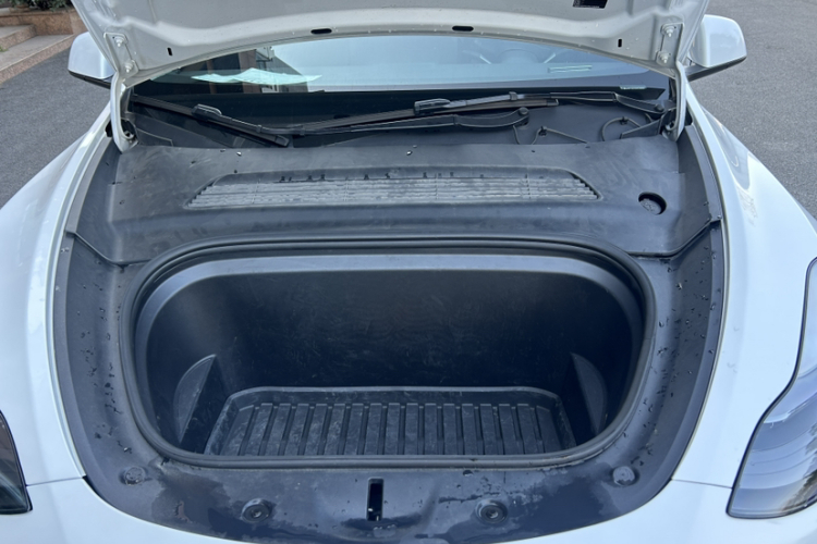 特斯拉 Model Y 2022款 后轮驱动版局部细节24