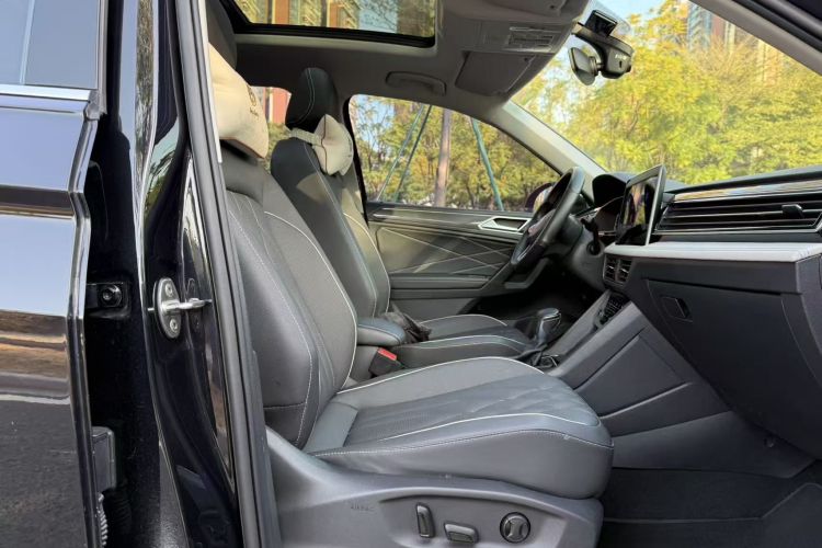 大众 途观L 2022款 330TSI 自动两驱R-Line越享版中控内饰7005