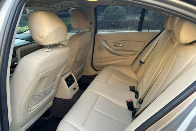 宝马3系 2015款 320i 超悦版时尚型局部细节24