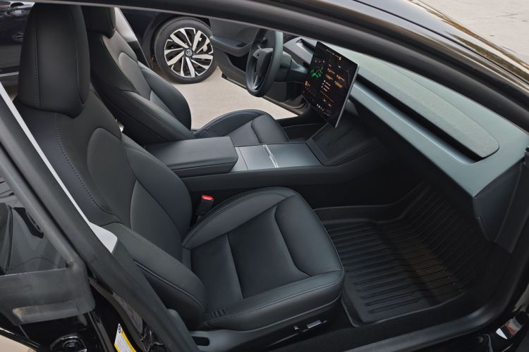 特斯拉 Model 3 2023款 长续航全轮驱动版中控内饰7005