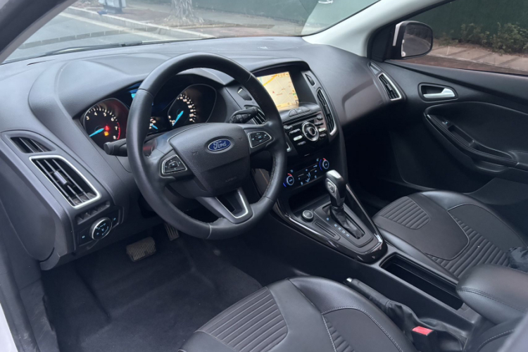 福特 福克斯 2017款 两厢 1.6L 自动风尚型智行版中控内饰7008